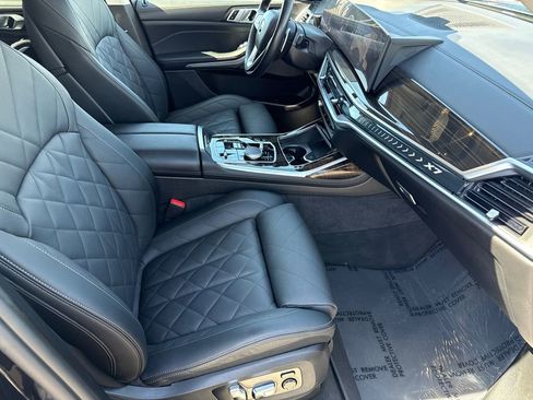 Used 2025 BMW X7 xDrive40i w/ Premium Package AWD/4WD image 12