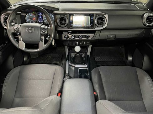Used 2018 Toyota Tacoma TRD Sport AWD/4WD image 37