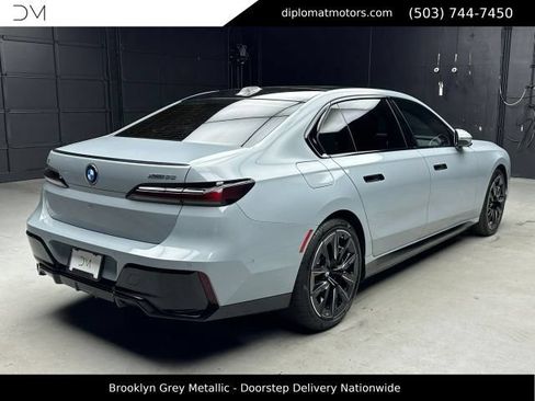 Used 2025 BMW i7 xDrive60 AWD/4WD image 7