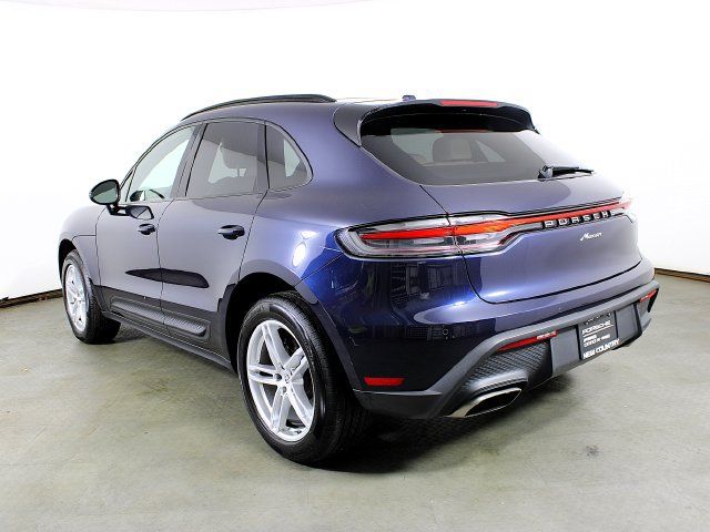 Certified 2023 Porsche Macan AWD/4WD image 3