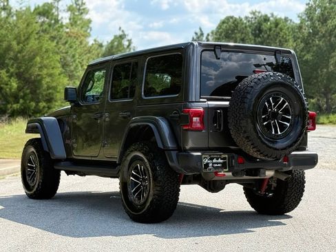 Used 2025 Jeep Wrangler Unlimited Rubicon AWD/4WD image 12