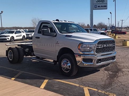 New 2024 RAM 5500 Tradesman image 29
