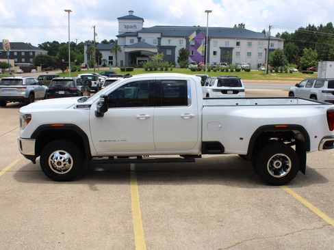 Used 2022 GMC Sierra 3500 SLE w/ SLE Convenience Package AWD/4WD image 9
