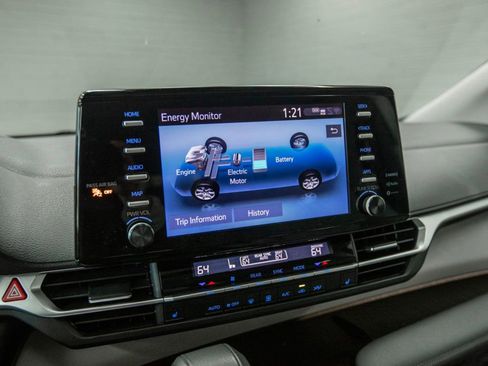 Used 2022 Toyota Sienna XLE image 23