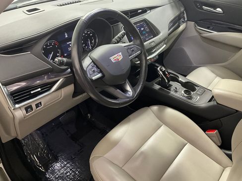 Used 2021 Cadillac XT4 Luxury w/ Cold Weather Package AWD/4WD image 13