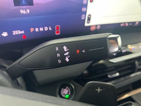 Used 2025 Buick Enclave Avenir w/ Super Cruise Package image 14