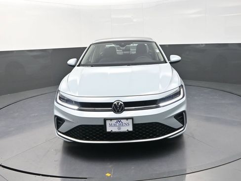 New 2026 Volkswagen Jetta SE image 2