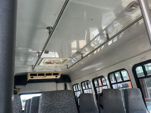 Used 2003 Ford E-450 and Econoline 450 RWD image 25