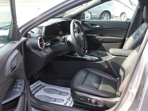Used 2025 Chevrolet Trax RS w/ Driver Confidence Package FWD image 16