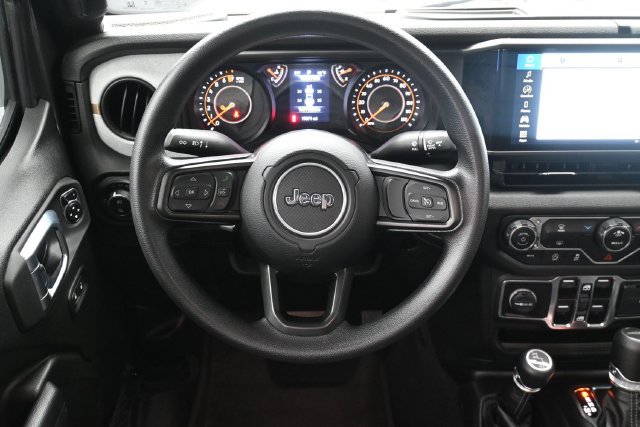 Used 2025 Jeep Gladiator Sport AWD/4WD image 23