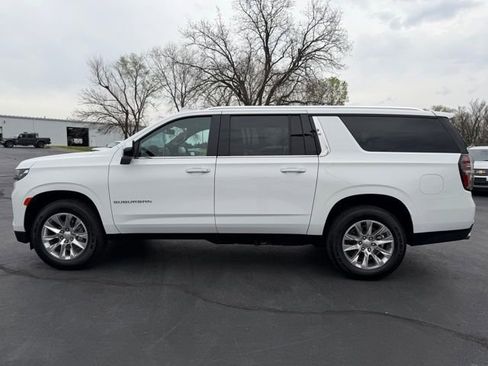 Used 2023 Chevrolet Suburban Premier AWD/4WD image 4