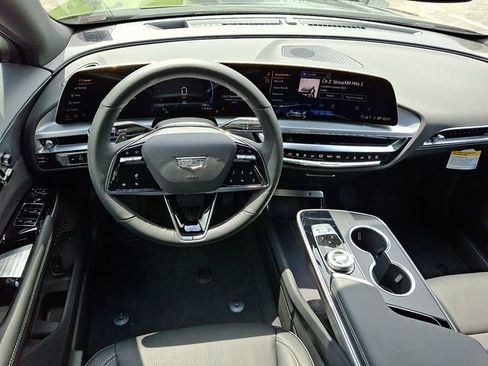 New 2025 Cadillac Lyriq Luxury image 7