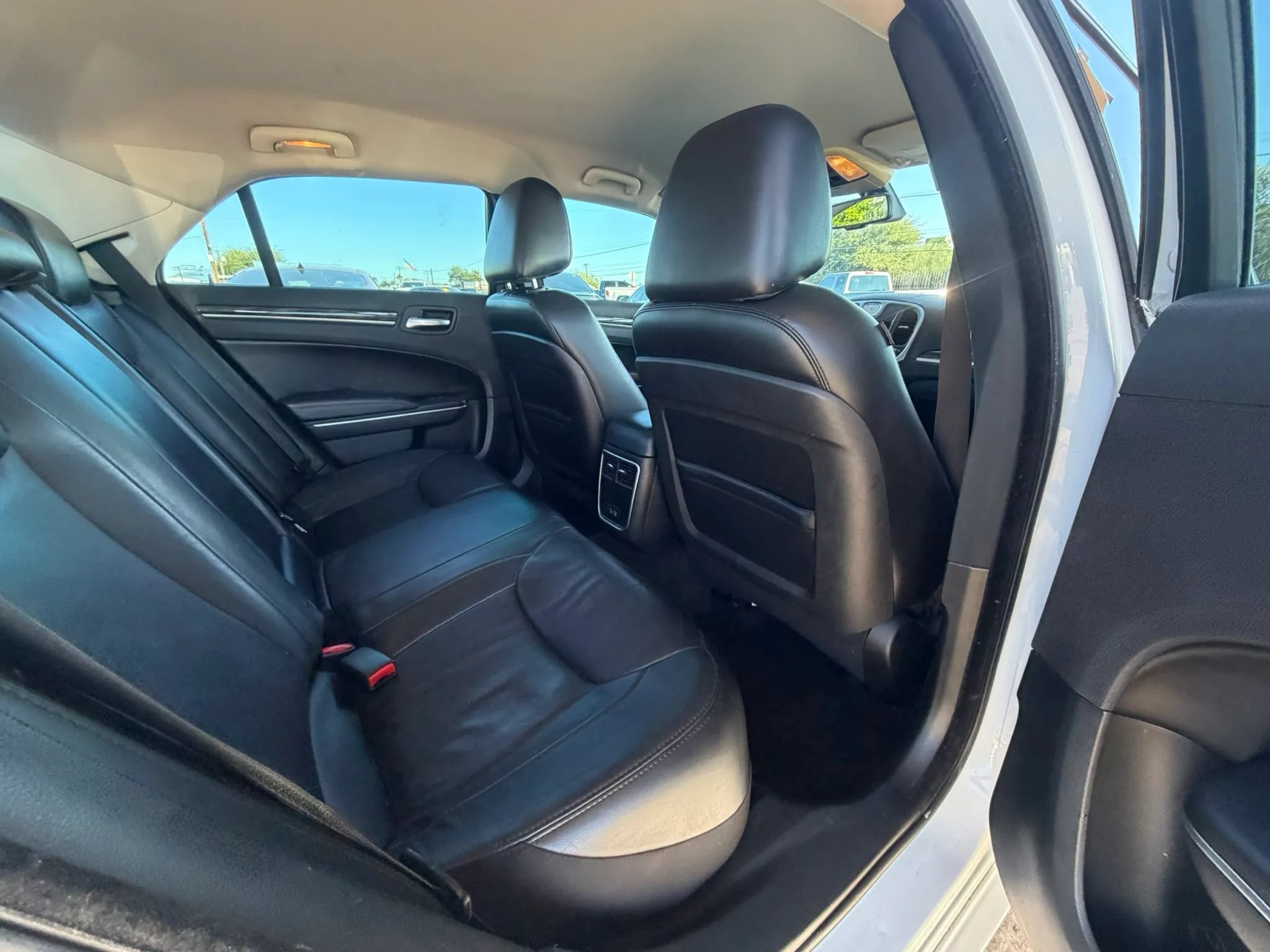 Used 2018 Chrysler 300 Touring L RWD image 12