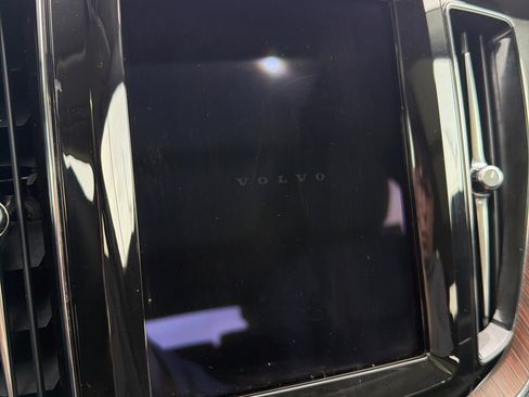 Used 2023 Volvo XC60 B5 Plus w/ Protection Package Premier image 27