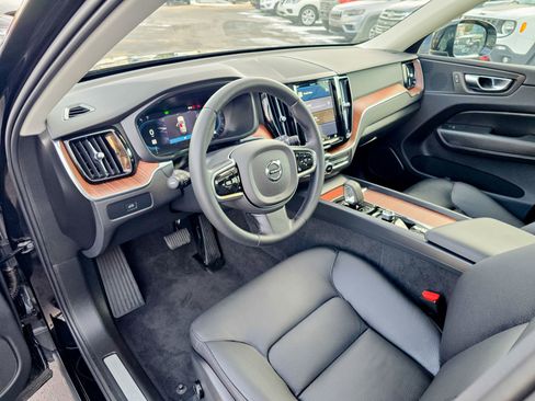 Used 2024 Volvo XC60 B5 Plus image 33