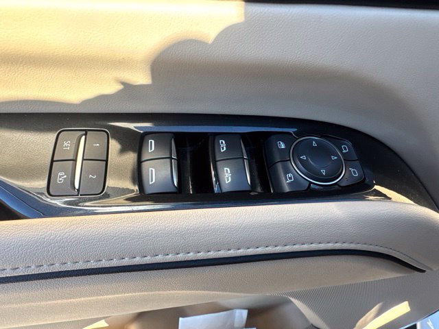 Used 2023 Cadillac Escalade Premium Luxury AWD/4WD image 17