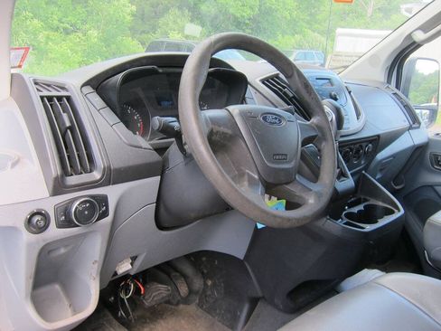 Used 2016 Ford Transit 250 130 Low Roof RWD image 6