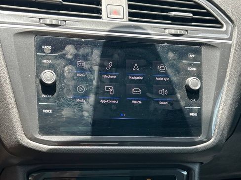 Used 2024 Volkswagen Tiguan SE R-Line FWD image 33