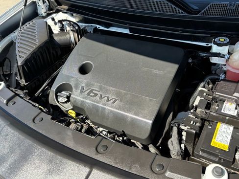 Used 2023 Chevrolet Traverse LT image 29