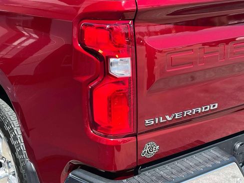 Certified 2022 Chevrolet Silverado 1500 LTZ w/ LTZ Premium Package AWD/4WD image 10