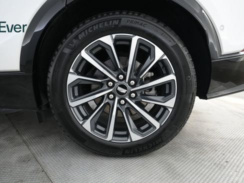 Used 2024 Cadillac Lyriq Sport w/ LPO, Floor Liner Package AWD/4WD image 9