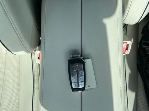 Used 2023 Genesis G80 image 44