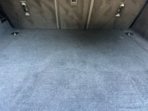 Used 2023 Land Rover Range Rover Velar R-Dynamic S image 19