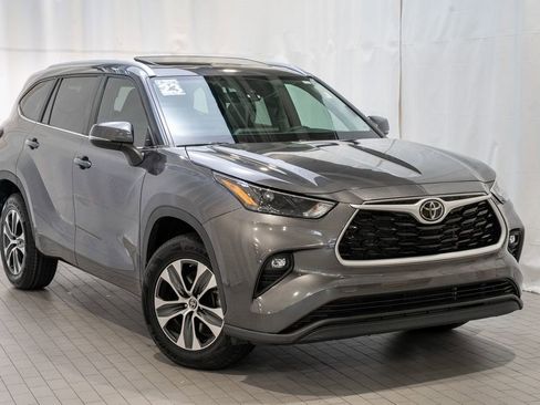 Certified 2023 Toyota Highlander XLE image 1