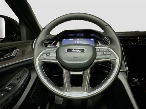 New 2025 Jeep Grand Cherokee Limited w/ Luxury Tech Group II image 7