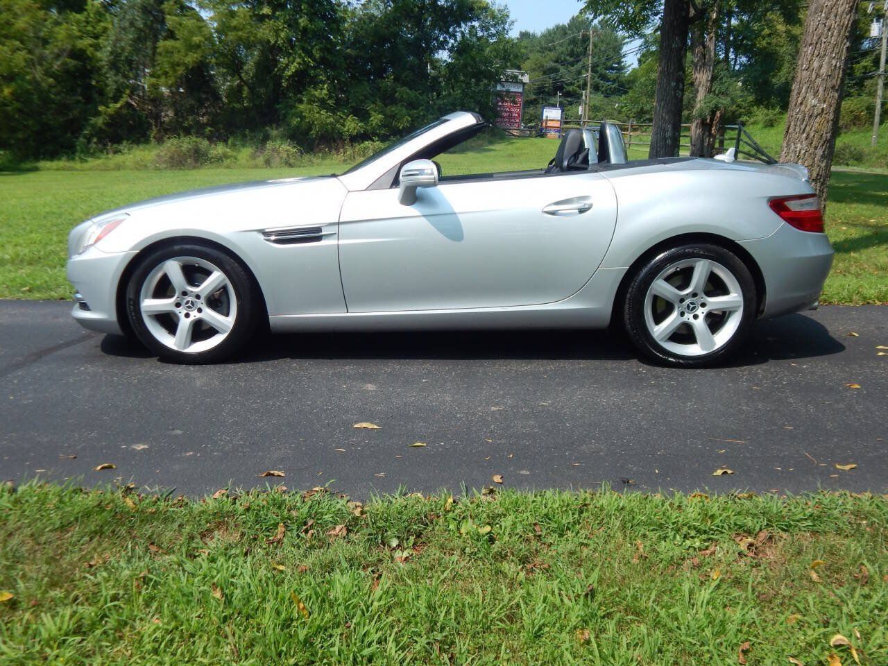 Used 2013 Mercedes-Benz SLK 250 image 2