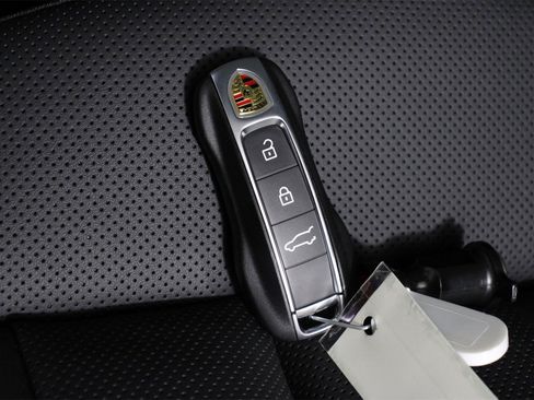 New 2026 Porsche Cayenne Coupe image 24