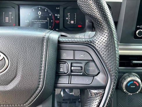Used 2025 Toyota Tacoma SR5 AWD/4WD image 15