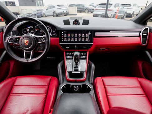 Certified 2023 Porsche Cayenne Platinum Edition image 26