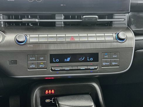 Used 2025 Hyundai Kona SEL FWD image 23