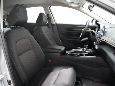 Used 2024 Nissan Altima 2.5 SV image 18