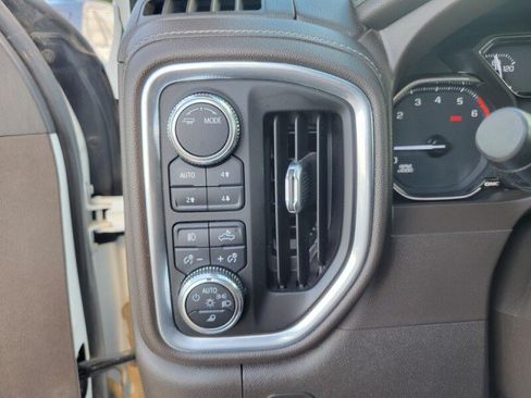 Used 2022 GMC Sierra 1500 SLT AWD/4WD image 21