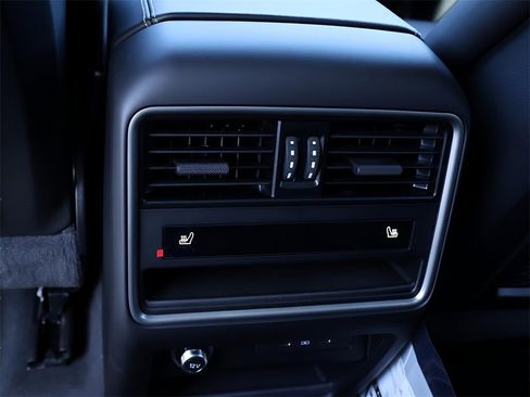 New 2025 Porsche Cayenne image 21