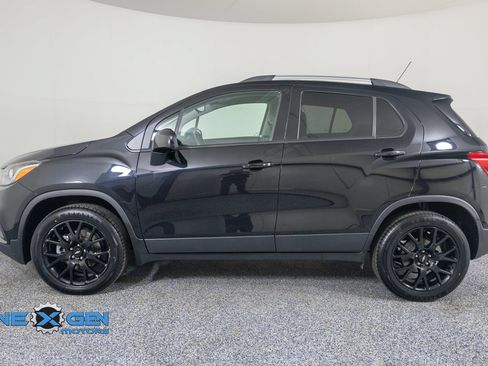 Used 2022 Chevrolet Trax LT w/ Midnight Edition AWD/4WD image 5