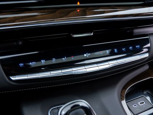 Certified 2024 Cadillac Escalade ESV Sport Platinum w/ LPO, ONYX Package image 31