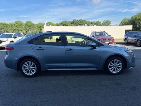 Used 2024 Toyota Corolla LE w/ LE Convenience Package AWD/4WD image 5