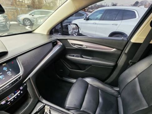 Used 2017 Cadillac XT5 Luxury w/ Driver Awareness Package image 14