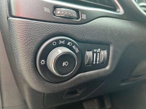Used 2019 Jeep Cherokee Trailhawk w/ Cold Weather Group AWD/4WD image 20