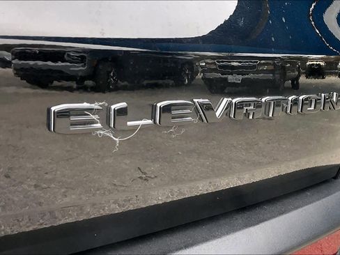 Used 2025 GMC Acadia Elevation image 9