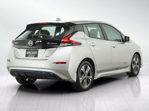 Used 2018 Nissan Leaf SV w/ SV Technology Package FWD image 5