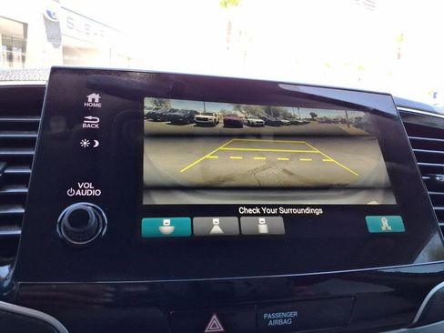 Used 2021 Honda Pilot EX image 3