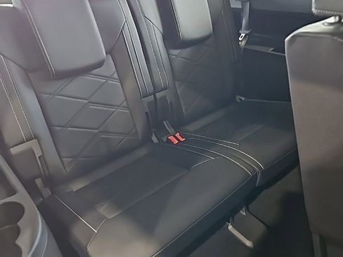 New 2026 Volkswagen Atlas SE FWD image 19
