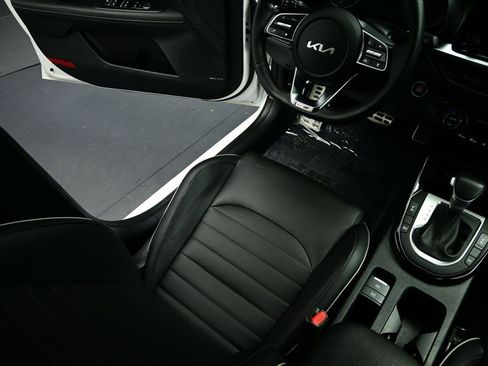 Used 2023 Kia Forte GT-Line w/ GT-Line Premium Package image 9