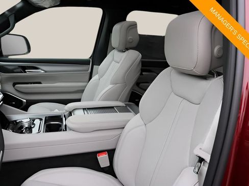 New 2025 Jeep Wagoneer L Series II AWD/4WD image 12