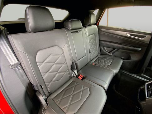 Used 2025 Volkswagen Atlas Cross Sport SE FWD image 20