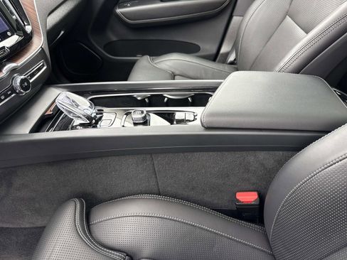 Used 2023 Volvo XC60 B5 Ultimate w/ Climate Package image 15